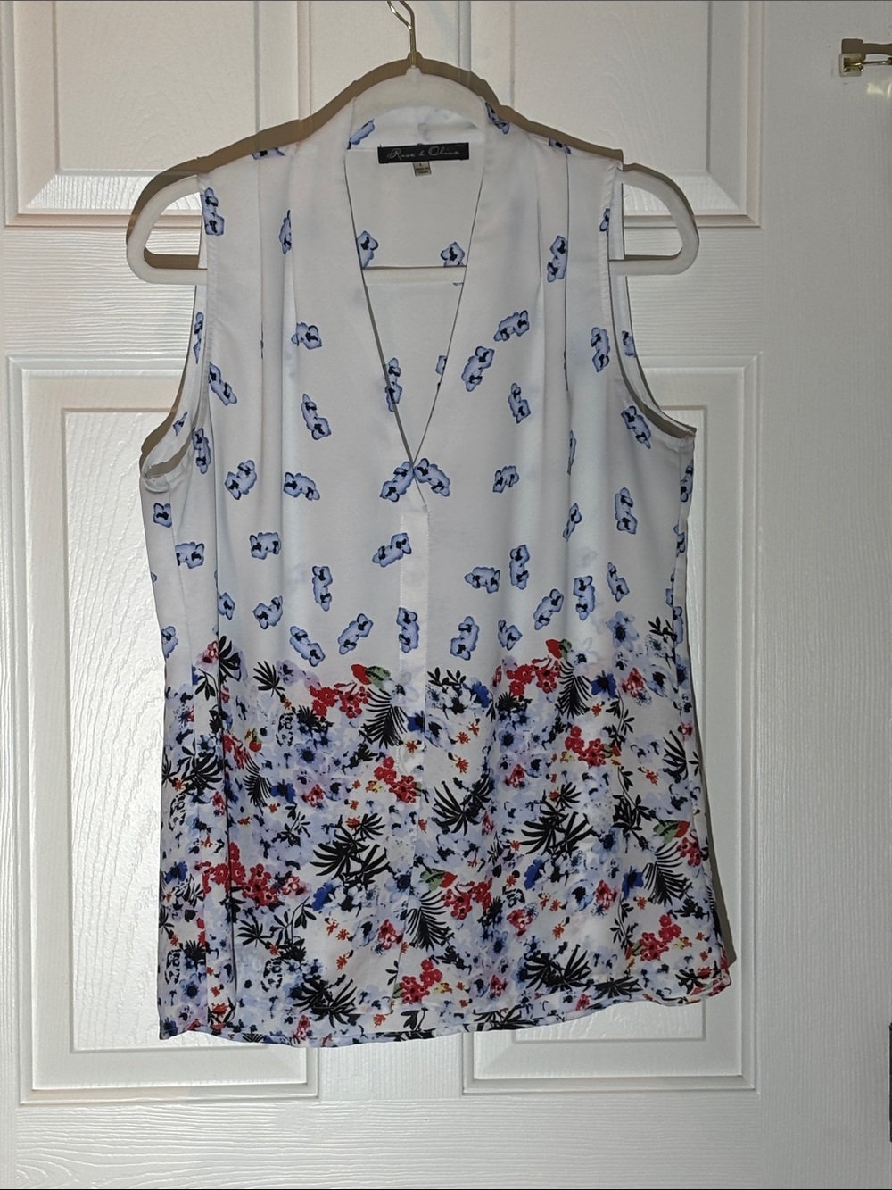 Rose & Olive White Sleeveless V-Neck Floral Border Camisole